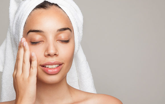 Cremes com Ácido Salicílico: 4 benefícios para a pele oleosa Cremes com Ácido Salicílico: 4 benefícios para a pele oleosa